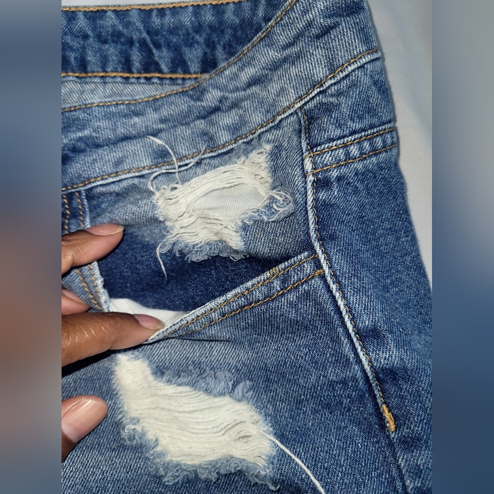 Denim - Picture 3 of 4